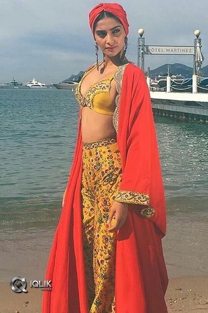 Sonam-Kapoor-At-Cannes-Festival